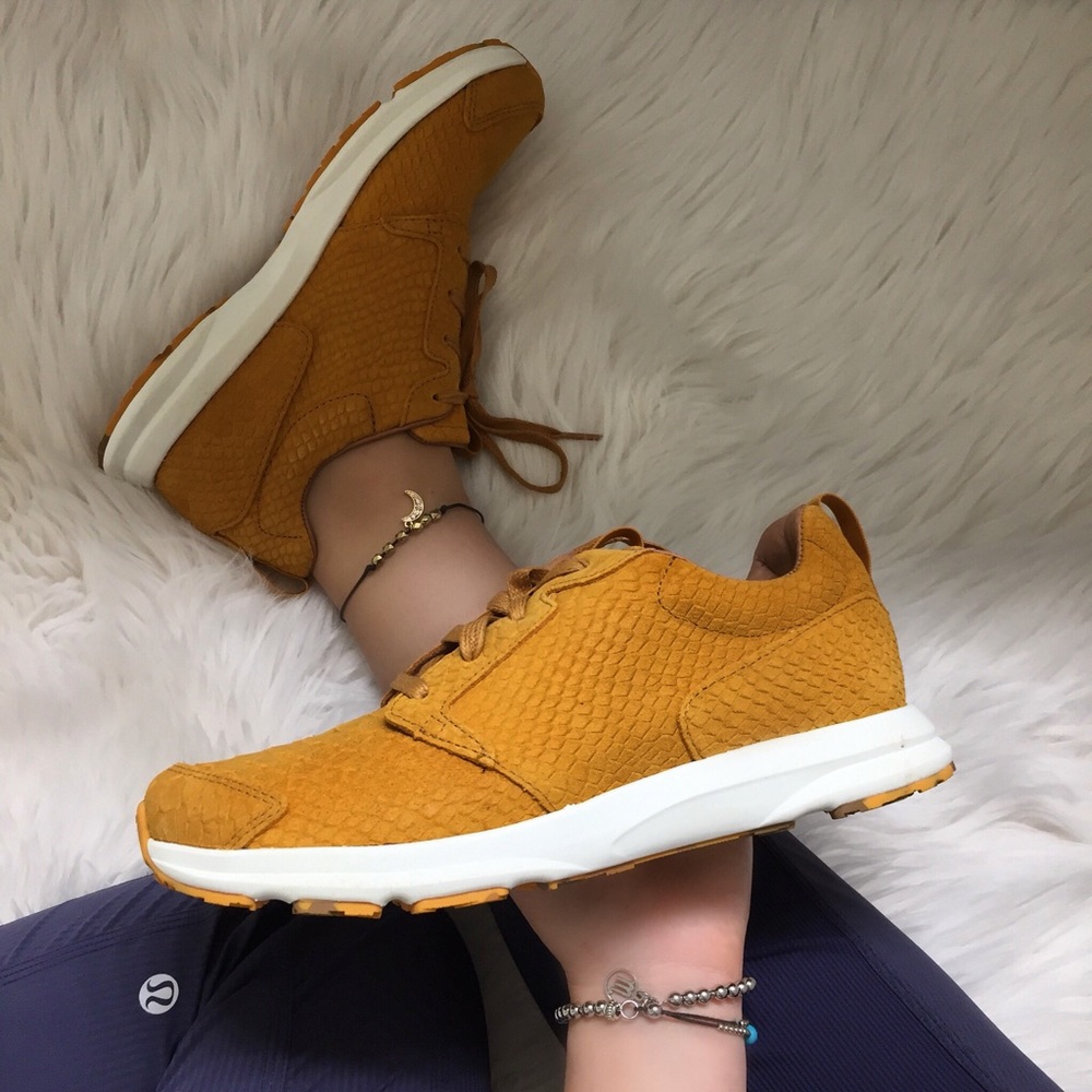 Ariat Women's Fusion Athletic Shoe - Picture 1 of 3